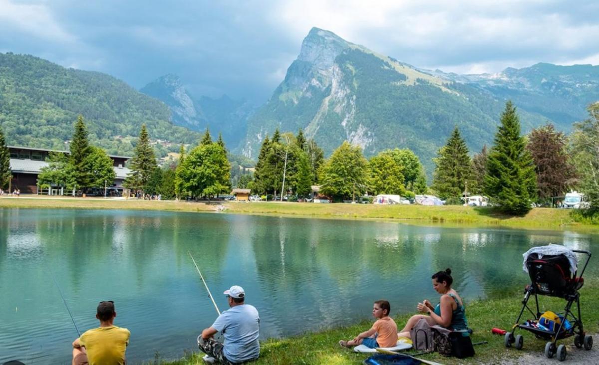 Bungalow 3 Chambres Pour 6 Pers Avec Climatisation Camping 3 Etoiles Samoëns Exterior foto